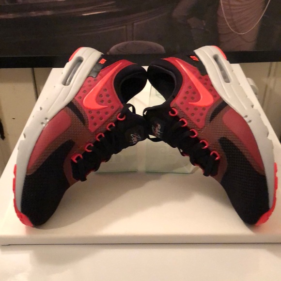 NIKE AIR MAX ZERO ESSENTIAL SIZE 11 RED & BLACK - Picture 6 of 8